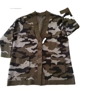Torrid Size 2X Green Black Camo V-Neck Long Sleeve Pockets Cardigan